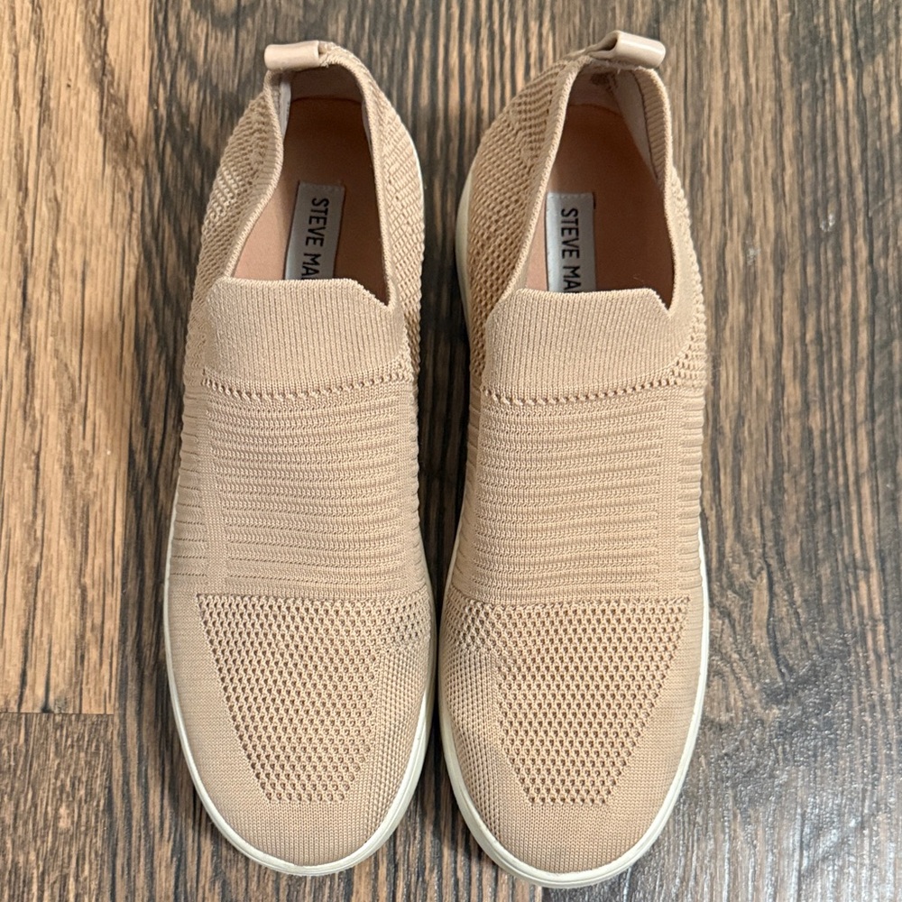 Steve Madden Beale Sneaker Knit Slip-Ons in Tan- Size 9